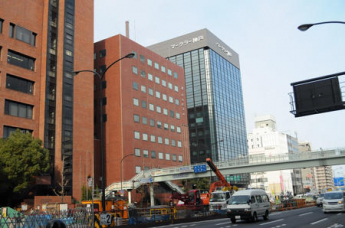 神戸市中央区役所まで546m