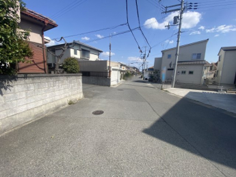 【前面道路含む現地写真】