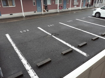 車をお持ちの方に嬉しい駐車場付きの物件です