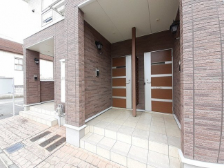 落ち着いたエントランスです
