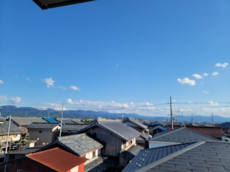 リビング側からは山並みが綺麗に見えます！