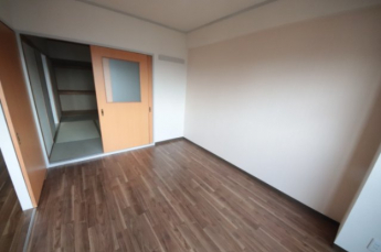 明るい洋室です