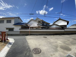【前面道路含む現地写真】