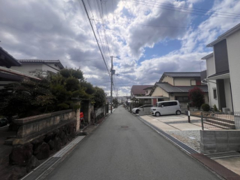 前面道路含む現地写真です
