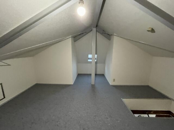 屋根裏収納
