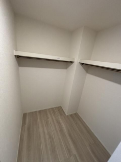 ウォークインクローゼット内