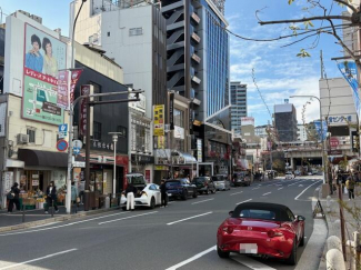 当該物件から元町駅方向を望むまで100m