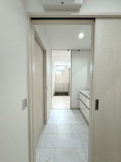 ファミリークローゼットから玄関への動線確保