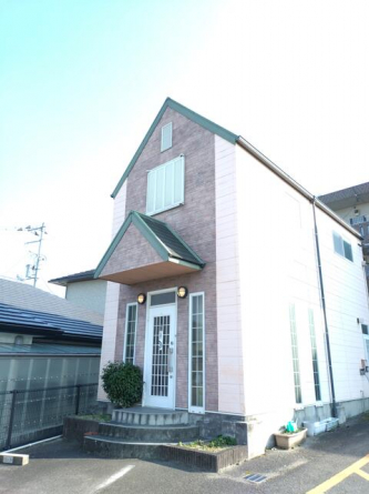 １階は喫茶店で２階がお部屋です