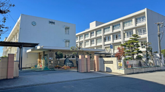 松山市立南中学校まで384m