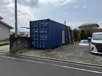 海上コンテナ２０フィートタイプをまるごと設置しております！