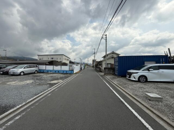 北側前面道路も幅員約５．５ｍあるため、大きなお車の出し入れも