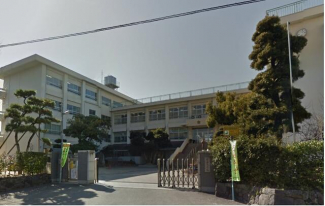 麻生小学校まで840m