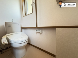 換気にも配慮した窓付きのトイレスペースとなっています。