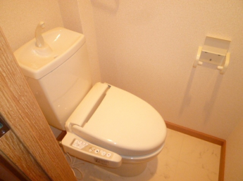 コンパクトで使いやすいトイレです