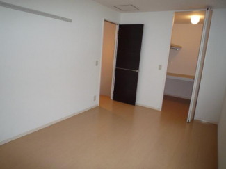 明るい洋室です