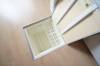 キッチンには床下収納がございます。