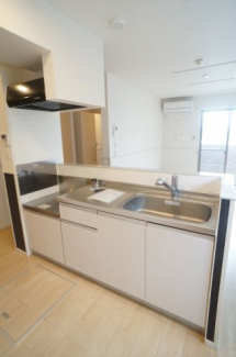 吊り戸棚のない開放的なキッチンです
参考、同建物・同間取りの号室