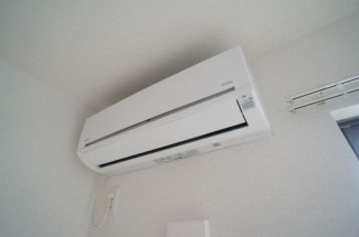 ＬＤＫにエアコン１基付いています
参考、同建物・同間取りの号室