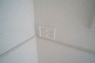 ペット対応としてコンセント類は全て腰高のところにございます
参考、同建物・同間取りの号室