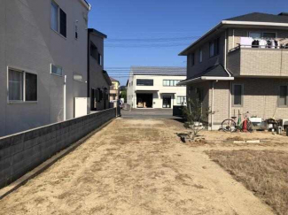 敷地北側面（進入路部分）