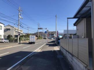 前面道路（東側から撮影）