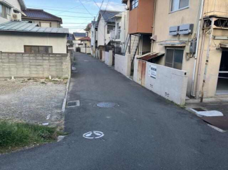 西側前面道路南側より撮影