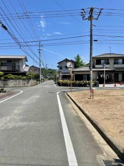 西側前面道路
