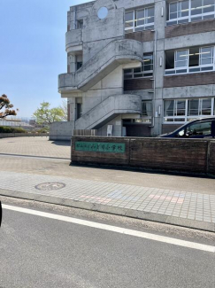 松山市立みどり小学校まで1230m