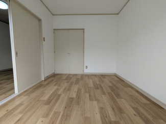 洋間　収納