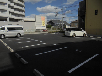 駐車場があるので、車を買う予定の方も安心です