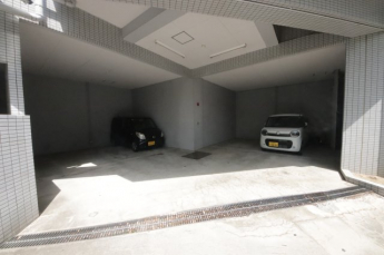 【駐車場】