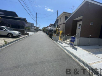 前面道路含む現地写真です