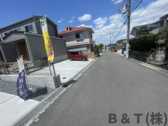 前面道路含む現地写真です