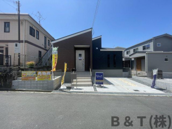 前面道路含む現地写真です