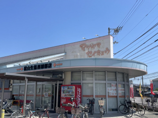 松山生協西雄郡店まで76m