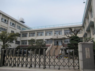 砥部町立麻生小学校まで793m