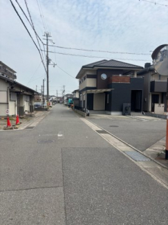 【前面道路含む現地写真】