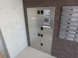 集合ポスト、宅配ボックスです