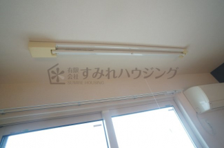 室内物干しバーは昇降型