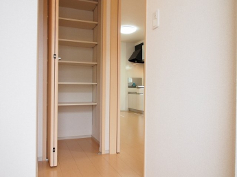 毎日通る玄関はこちらです