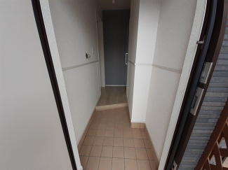 収納もある玄関です