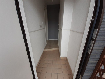 収納もある玄関です