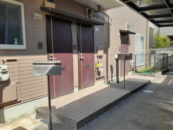ゆとりのあるエントランスです