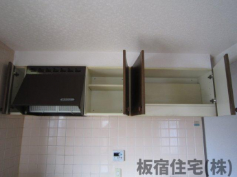 キッチン上の収納多いです