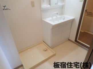 独立洗面台、朝の身支度には欠かせません