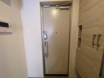 明るい玄関です