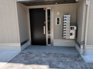 毎日通るエントランスはこのようになっています