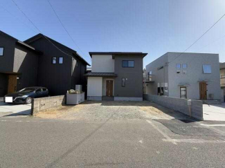 東温市田窪の一戸建ての画像