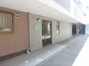 ゆとりのあるエントランスです
